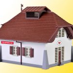 38032 Kibri H0 Ländliche Feuerwache inkl. Hausbeleuchtungs-Startset