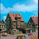 47688 Vollmer N Bäckerei mit Gartencafé, Inneneinrichtungund LED-Beleuchtung, Funktionsbausatz