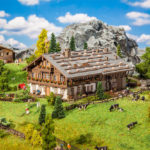 232199 Faller Großer Alpenhof mit Scheune