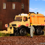 16303 Kibri H0 Zweiwege UNIMOG mit Sprüh- undSchwemmeinrichtung